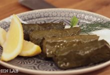 Συνταγή για Ντολμαδάκια γιαλαντζί από τον Άκη Πετρετζίκη (Βίντεο)